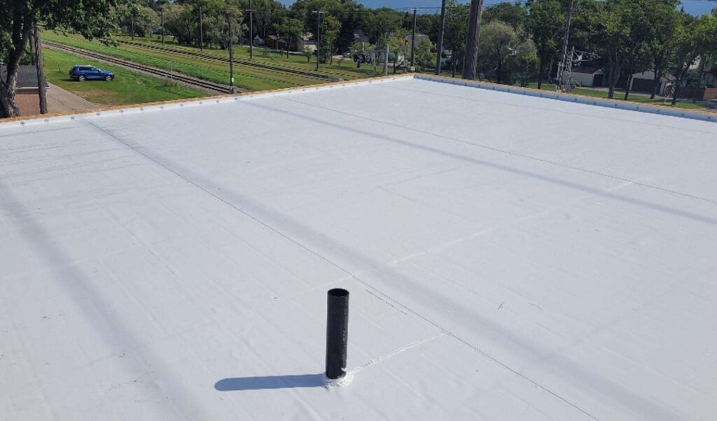 White TPO membrane roof on a commercial building in Greater Atlanta, Georgia reflecting sunlight for energy efficiency